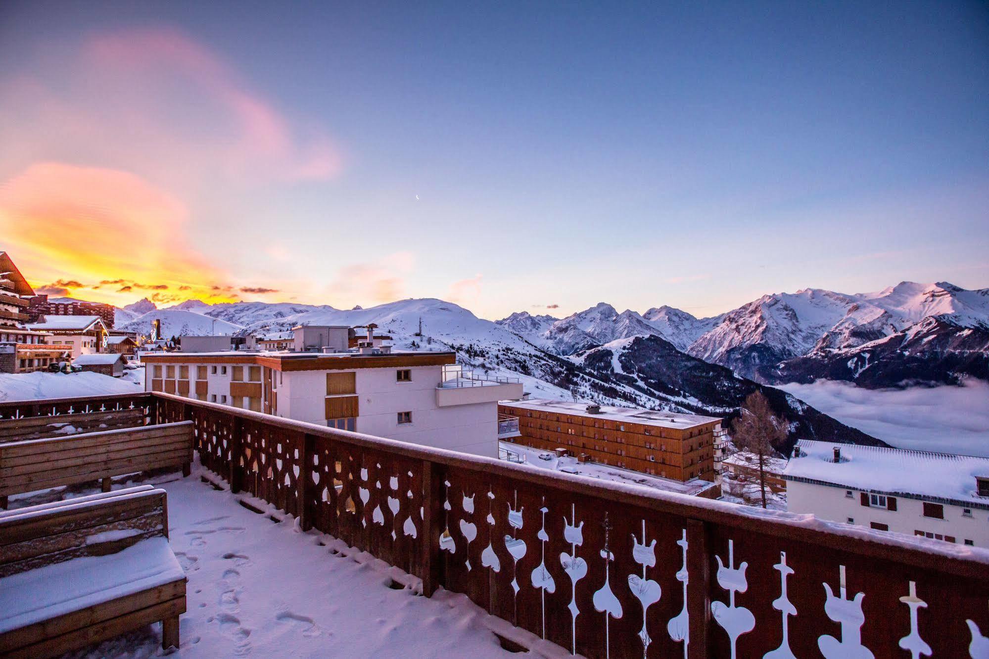 Langley Hotel Le Petit Prince Alpe d'Huez Exterior foto